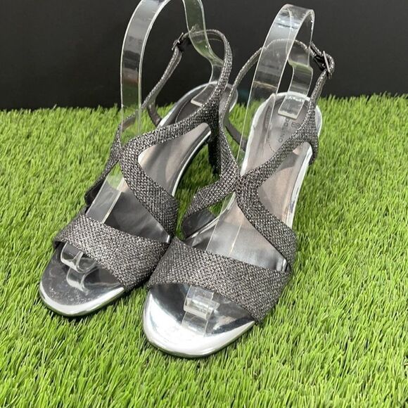 Bandolino Pewter Tamara Sandals - Picture 3 of 10